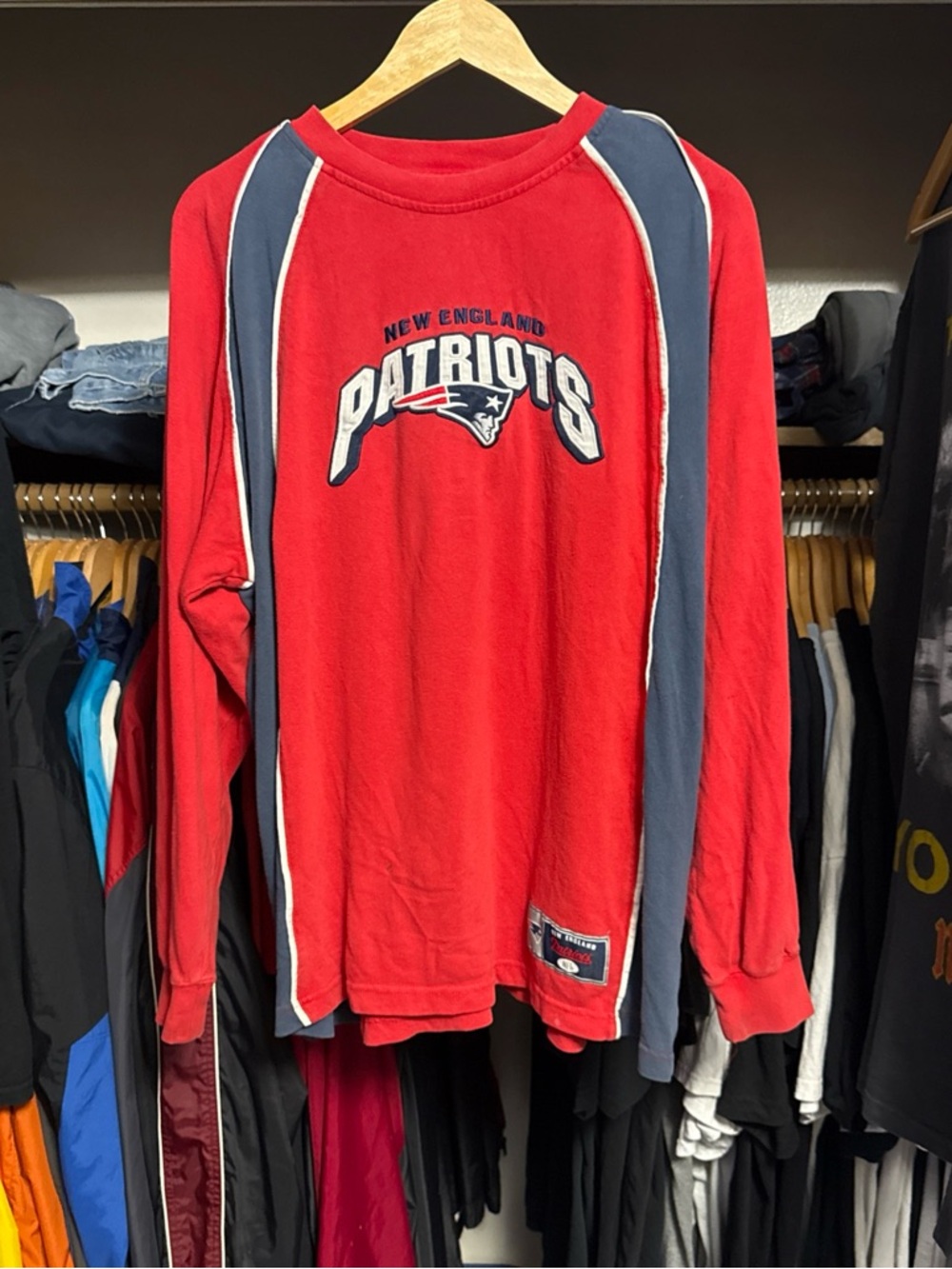 Vintage New England Patriots Heavyweight LS Tshirt Red Large V-neck VTG NFL Y2K